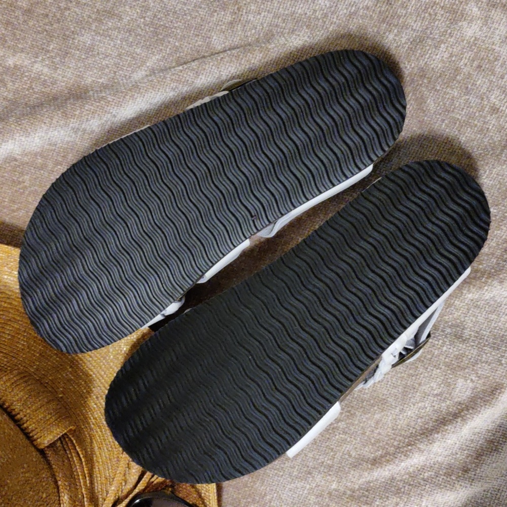 New 🆕 White Mountain Hazy Footbed Sandals, White Leather, Size 7 M - Picture 9 of 12